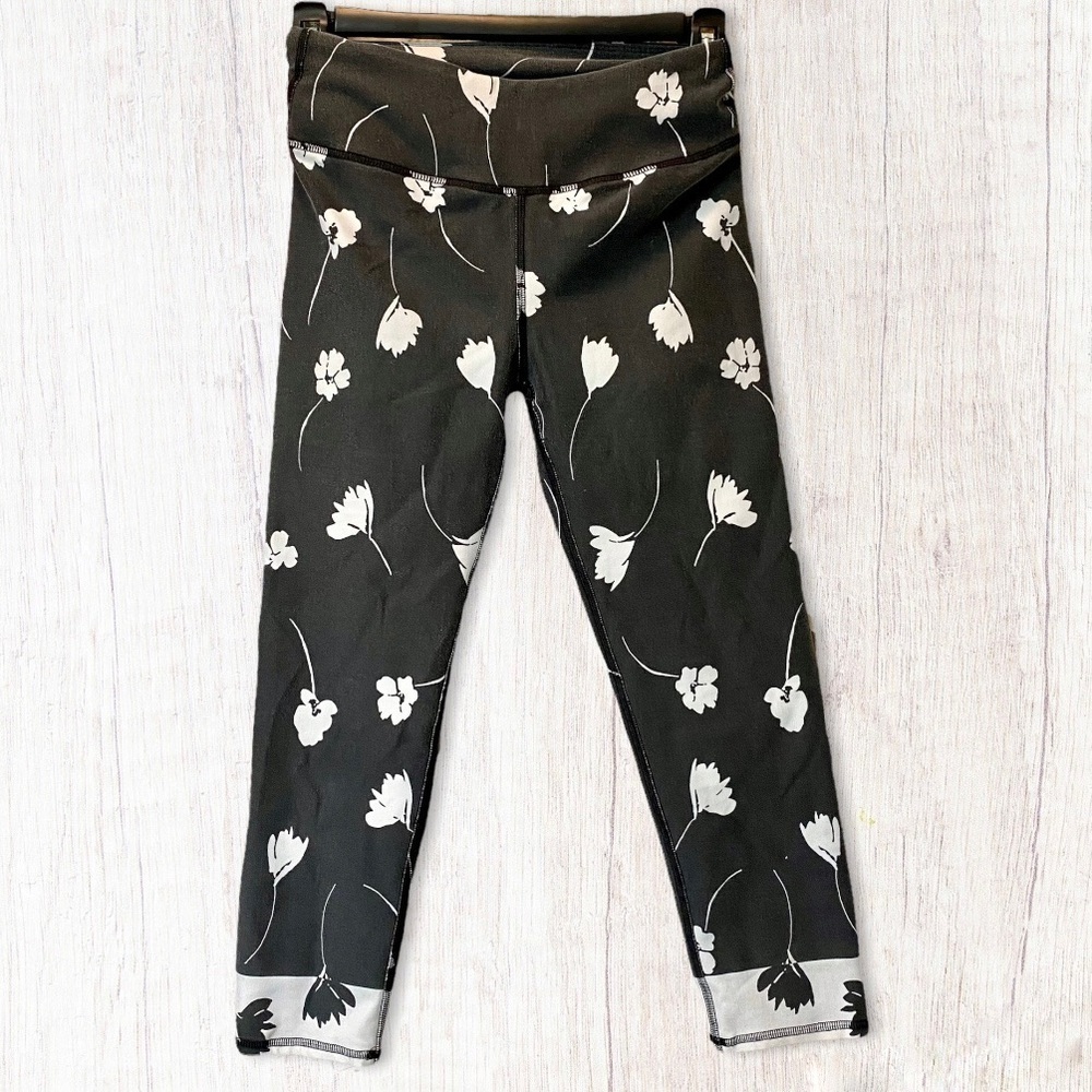 Fabletics Powerhold Salar Floral Capri Leggings Size XS